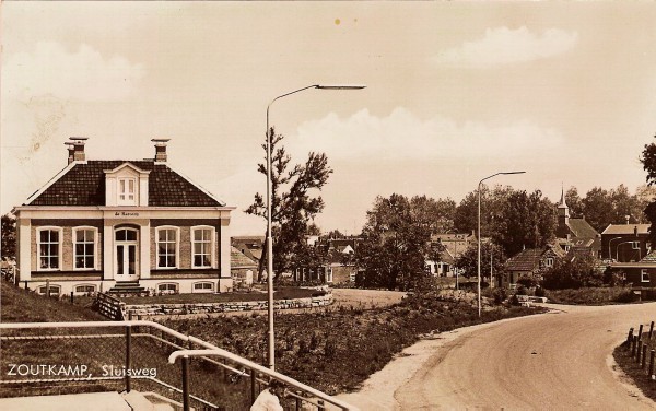 De Batterij en de Sluisweg 1967 Uitgave: Postagentschap M.de Vries.