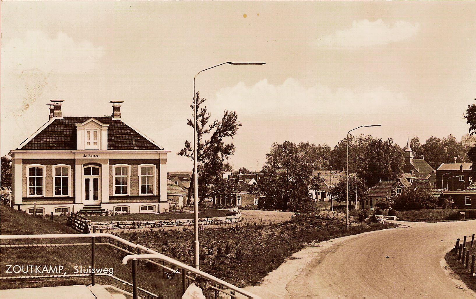 De Batterij en de Sluisweg 1967 Uitgave: Postagentschap M.de Vries.