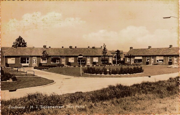 H.J.Siccemastraat en 'het Hofje' 1965 Uitgave. J. Ozinga