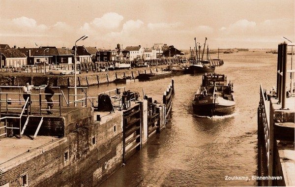 Reitdiepsluis met draaibrug en de binnenhaven. A. Zwart