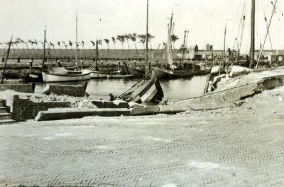 De ravage na het bombardement.