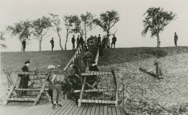 Arrestatie van o.a. de groep SS'ers en SD'ers die naar Schiermonnikoog waren gevlucht, 1945.